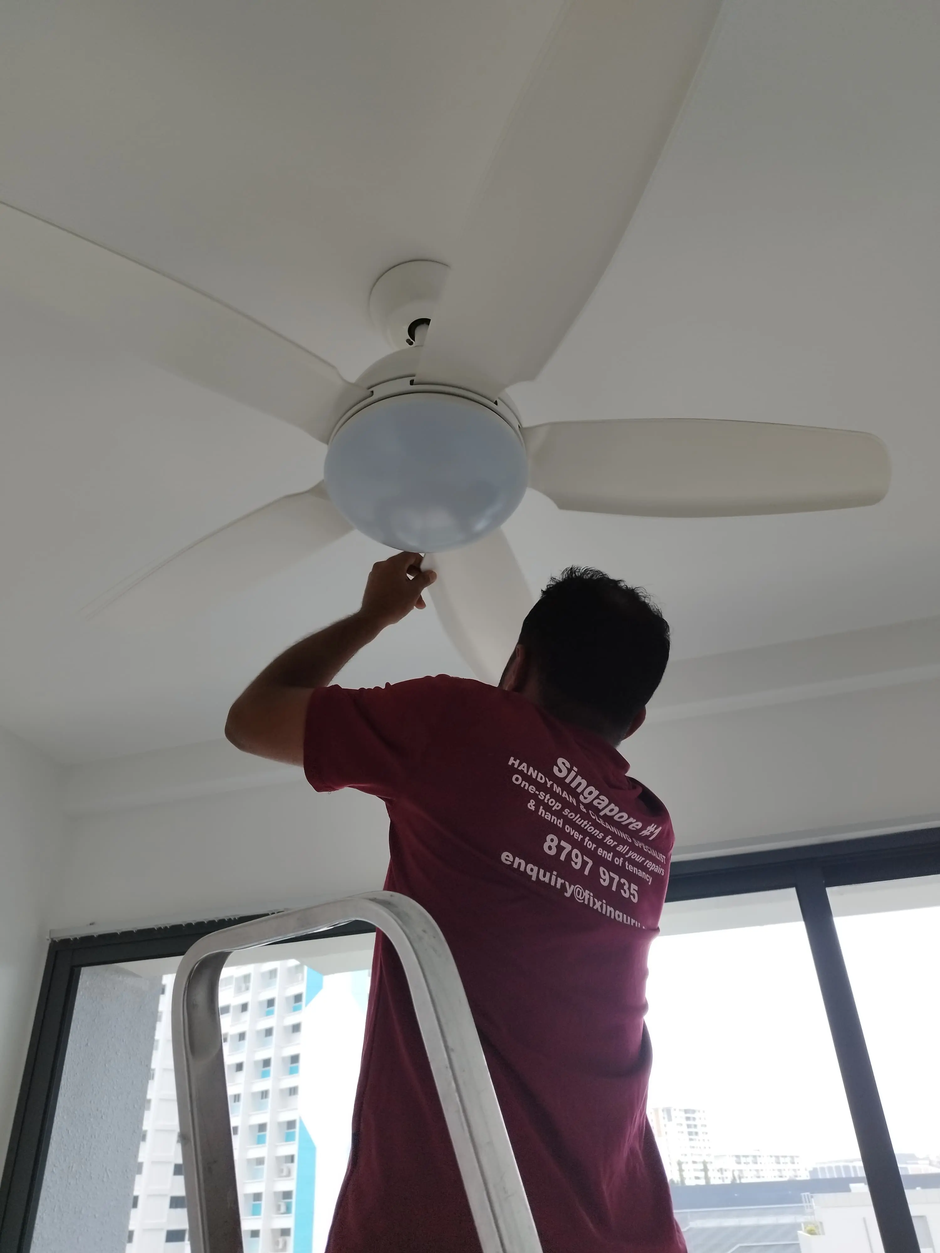 Living room ceiling fan cleaning completed for a move-out handover